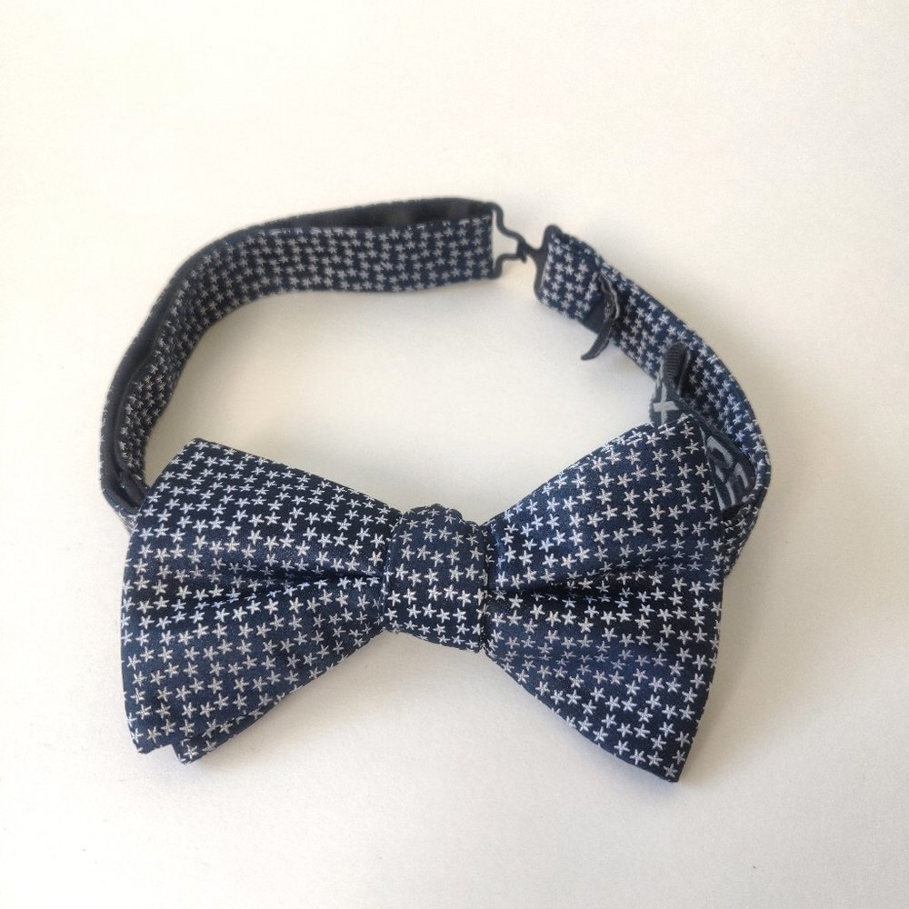 NWOT Express Adjustable Navy Star Bow Tie